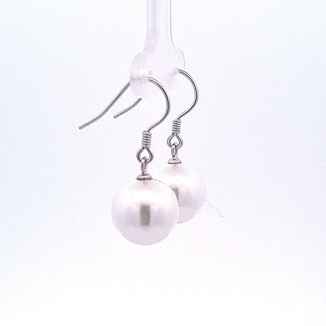 Large pearl drop earring 37637